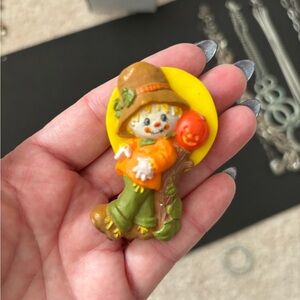 Hallmark Halloween scarecrow & pumpkin pin. Vintage but in new condition.